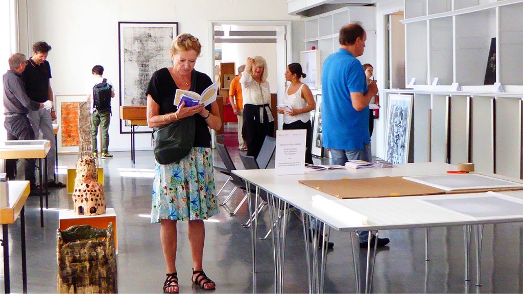 Ausstellung "KunstKaufen" der Karl Hofer Gesellschaft beim alljährlichen UdK-Rundgang, zu finden im Charlotte-Salomon-Saal UdK-Hardenbergstraße