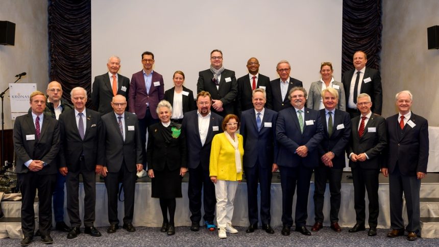 Gruppenbild nach der 26. Mitgliederversammlung des Konsular Korps Deutschland Corps Consulaire e.V. am 1. Oktober 2022