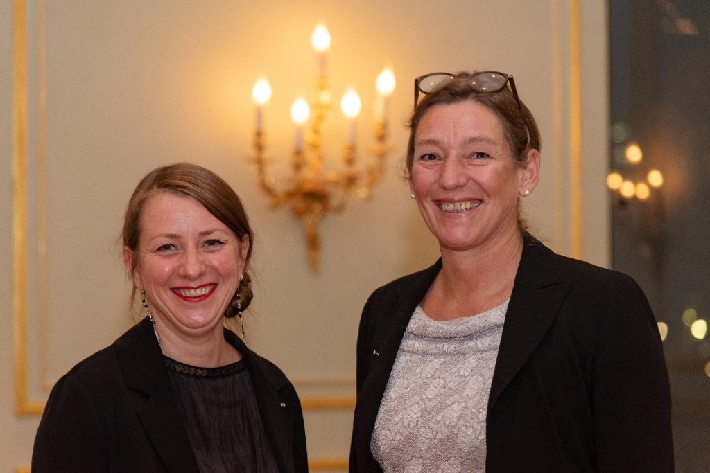 Beim Auftakt des CCD-Jahrestreffens 2021, Soirée Consulaire im Palaissaal des Hotel Adlon: Stephanie Bucksch (r.) und Simone Reiser (l.)